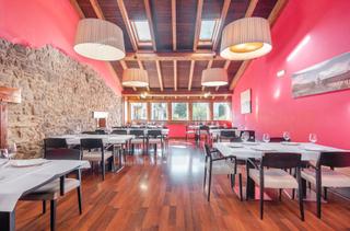 Lloguer Local Comercial a Plaza san juan 4. Traspaso sidreríarestaurante en plaza san juan, requejo  mieres