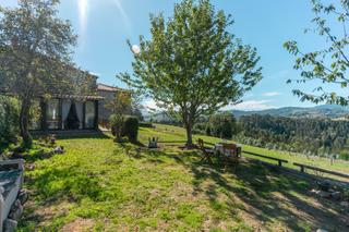 Maison à Lugar loro 44. Encanto rural con alma asturiana  casa de piedra con vistas de e