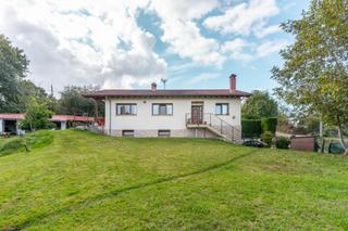 Casa a Gamoneu 20. Vivienda unifamiliar en venta en nava  rodeada de naturaleza y a
