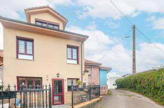 Casa adossada a Lugar antromero 112. Vivienda con encanto a 150 metros del mar  antromero asturias