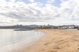 Appartamento in Calle hermanos gonzález blanco 9. Piso en el centro de luanco, gozón  oportunidad única