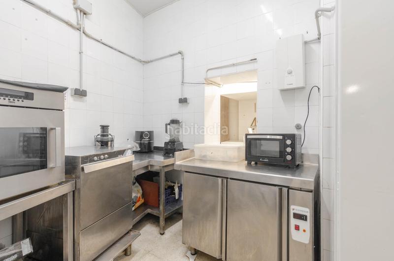 Foto f2e4d37f-df7f-4f96-bb33-2f54658eb461. Lloguer local comercial a avenida de galicia 22 a Oviedo