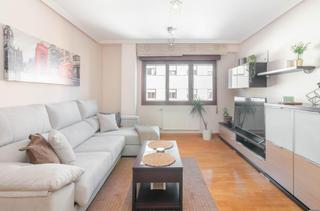 Pis a Calle teverga 3. Piso amueblado, con garaje y trastero incluidos en el precio  ov