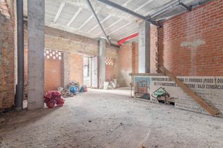 Local Comercial a Calle manuel llaneza 2. Aqui está tu futuro negocio en la calle principal de mieres!!!!