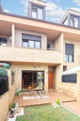 Casa adossada  Calle de la rioja 51. Chalet adosado con terraza y garaje en tremañes  gijón