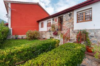 Mas à Calle cerecedo 11. Casa con terreno