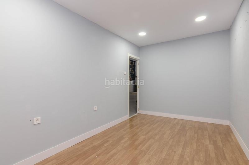 Foto 0a6a288e-13cb-4d38-b264-0b2e528d57f8. Local comercial a calle de fernando alonso díaz 19 a Oviedo