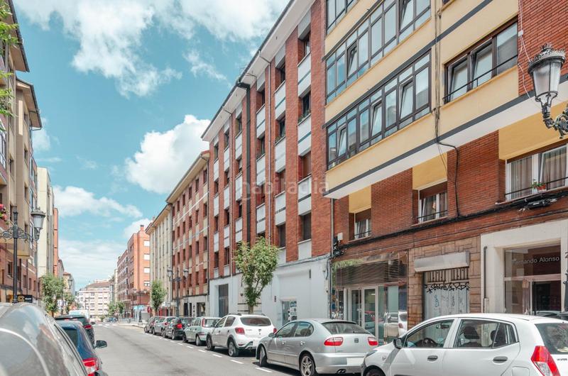 Foto 19c4c2bc-c335-42e2-9e71-3ae9571f4b63. Local comercial a calle de fernando alonso díaz 19 a Oviedo