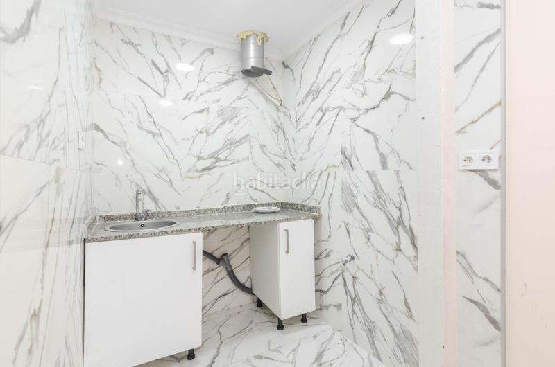 Foto 1a202224-5d32-4a7f-8ee2-4dd31c0f7b5b. Local comercial a calle de fernando alonso díaz 19 a Oviedo