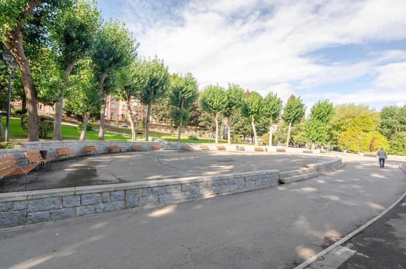 Foto 2914da23-0ee7-4088-addd-ef05e25956a7. Local comercial a calle de fernando alonso díaz 19 a Oviedo