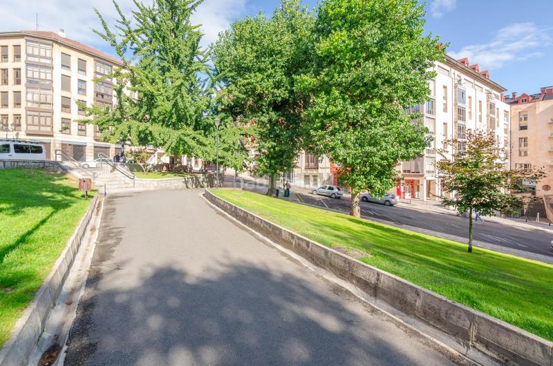 Foto 7adaeb11-02eb-4d79-bbaa-0f7f6fd50842. Local comercial a calle de fernando alonso díaz 19 a Oviedo