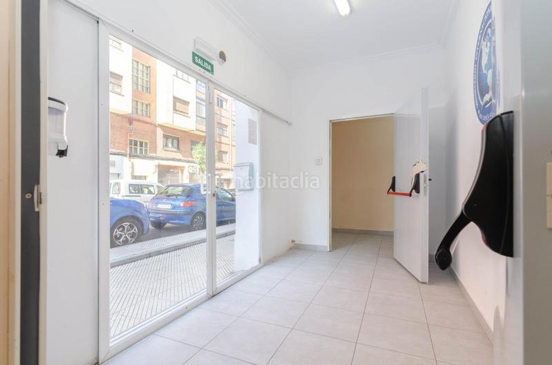 Foto 825a3cc5-69c8-43e4-86e4-97fe45231a2a. Local comercial a calle de fernando alonso díaz 19 a Oviedo