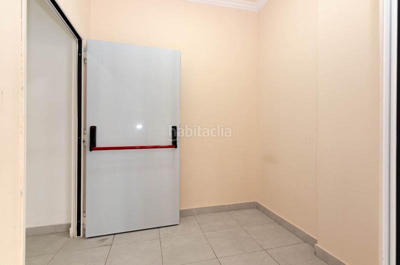 Foto a28ceabb-f9ee-4752-a65d-669de753e914. Local comercial a calle de fernando alonso díaz 19 a Oviedo