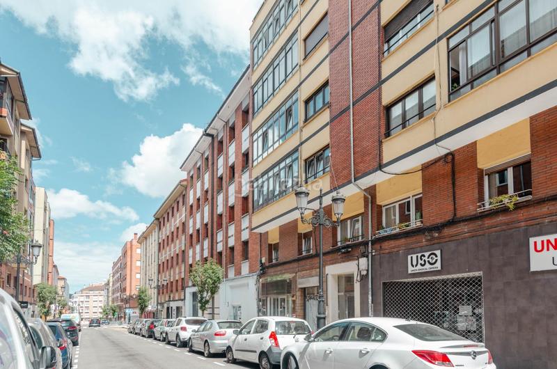 Foto a3ab7cd2-1772-452d-930a-9914cac3fa21. Local comercial a calle de fernando alonso díaz 19 a Oviedo