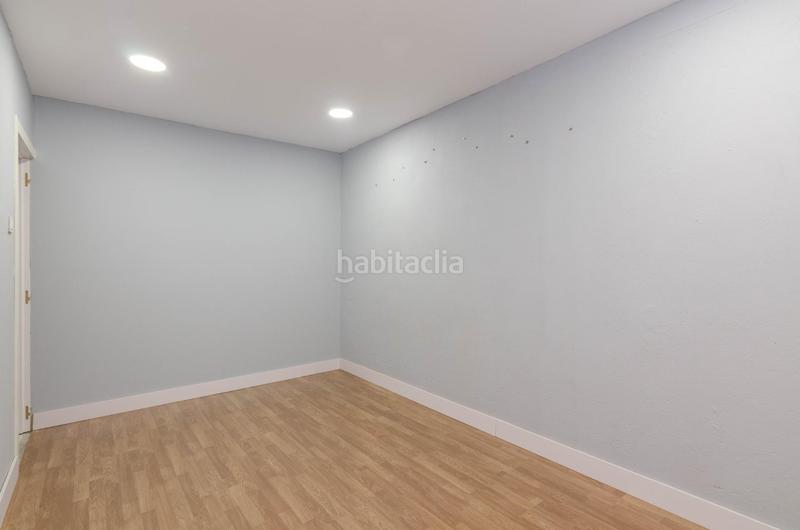 Foto a52340aa-0a4b-4ea3-8639-34b1a38ef481. Local comercial a calle de fernando alonso díaz 19 a Oviedo