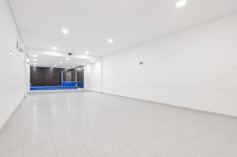 Foto d3be82fb-f4e3-4bbb-bb0a-038eaa4d3a57. Local comercial a calle de fernando alonso díaz 19 a Oviedo