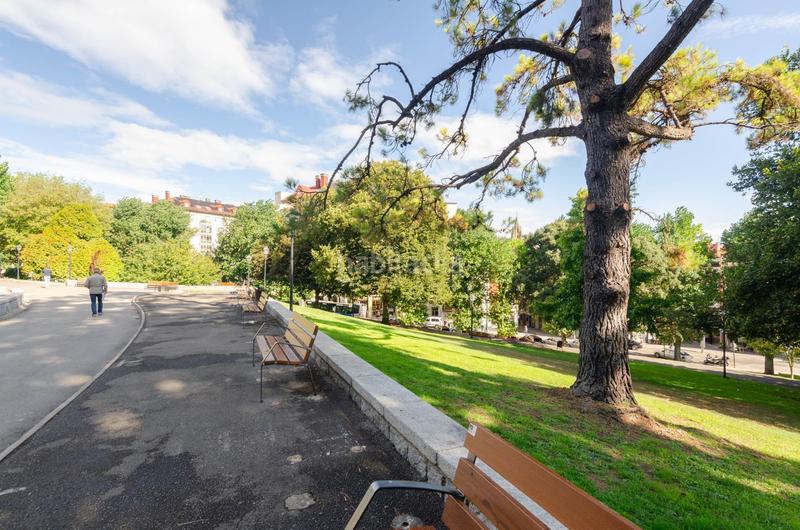 Foto f2c163a7-02c1-4491-a10a-7b3b5db89d41. Local comercial a calle de fernando alonso díaz 19 a Oviedo