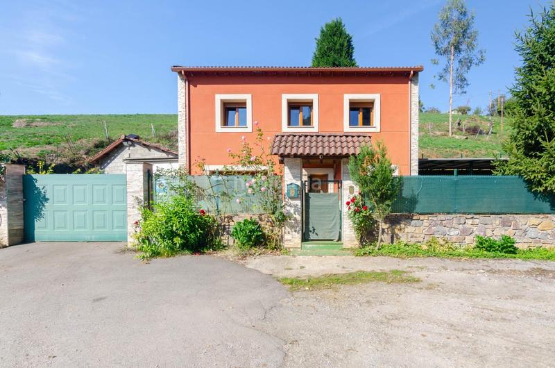 Foto 62ae1c23-4514-4021-9095-9903d4b16266. Casa in lugar cantil 0 in Parroquias Sur - La Manjoya Oviedo