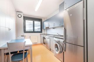 Etagenwohnung in Calle colegio san ignacio 67. Piso en oviedo al lado del huca