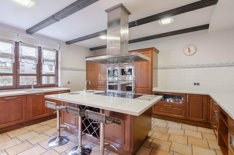 Foto 07a87399-77cd-4b0e-854c-a7d792254e87. Casa adossada a avenida pablo picass0 48 a La Felguera Langreo