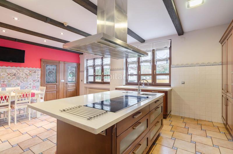 Foto 898dbb81-4641-4b3e-95ee-8490ebb3ef8a. Casa adossada a avenida pablo picass0 48 a La Felguera Langreo