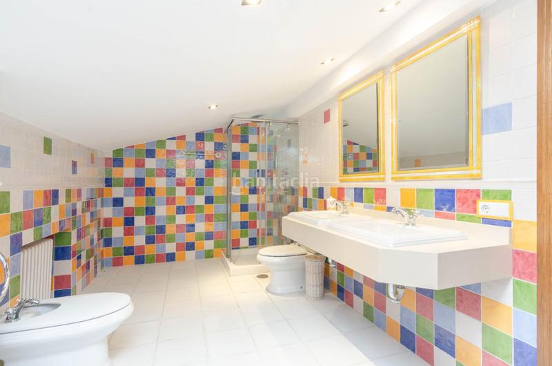 Foto a6c5e16c-3bf7-436e-830d-5ba5fb354114. Casa adossada a avenida pablo picass0 48 a La Felguera Langreo