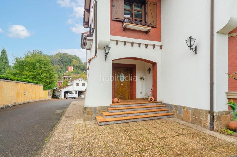 Foto cf493a05-0653-48cb-a78b-1a7ecb3d3851. Casa adossada a avenida pablo picass0 48 a La Felguera Langreo