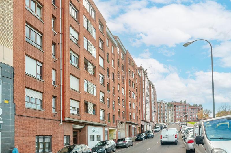 Foto 0c070bda-525b-429b-a7b1-09c0b22d0bee. Flat in calle rector leopoldo alas hijo 9 in Buenavista Oviedo