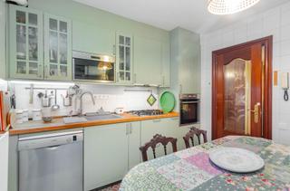 Pis a Calle rector leopoldo alas hijo 9. Piso en rector leopoldo alas hijo, oviedo