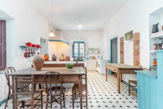 Casa  Lugar comunal-cs 1. Se vende historica casa de la peña en corbon del sil