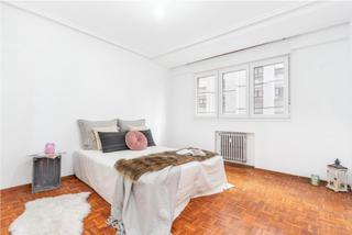 Piso  Avenida de portugal 52. Piso de 100m2 en el centro de gijón