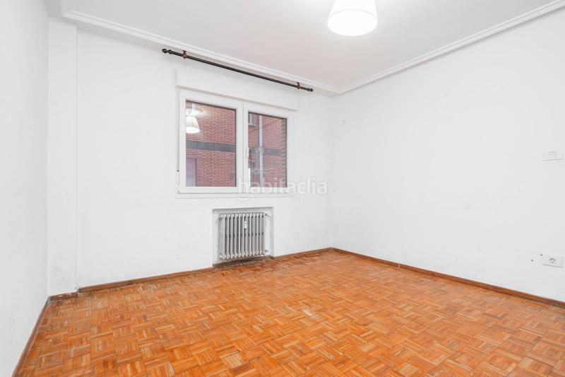 Foto 544e214d-7031-45fe-bb5a-6c03e99c7e2f. Pis a avenida de portugal 52 a Laviada Gijón