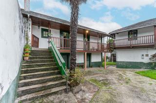House in Lugar carcedo 34. Casa asturiana con encanto y hórreo, a un paso de la costa