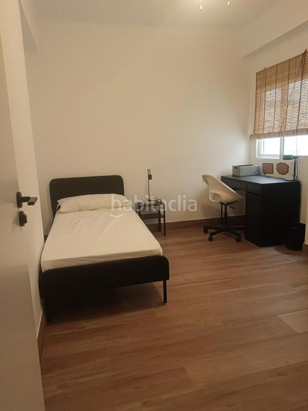 Foto dc3c0c16-45e6-44a3-8b3e-1f30121b5851. Piso en calle calle de la calzada de castro en Nueva Andalucía Almería