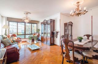 Pis  Calle fuertes acevedo 34. Se vende piso de 4 habitaciones tres baños y plaza de garaje y t