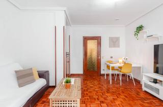 Pis a Pasaje cerezos 2. Un piso luminoso, con zona privada y ajardinada,  céntrico en ov