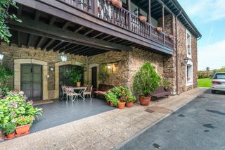 Haus in Barrio fondo-guimaran 16. Exclusiva y auténtica casa mariñana con finca en excelente estad