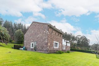 Casa a Barrio fondo-guimaran 16. Exclusiva y auténtica casa mariñana con finca en excelente estad