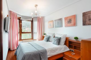 Pis a Calle josé manuel fuente 'el tarangu' 3. Piso en urbanización en la corredoria oviedo