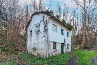 Maison à Lugar barcena del monasterio 33. Oportunidad real casa con parcela para rehabilitar en tineo