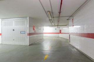 Posto auto in Calle lena 7. Oportunidad unica de adquirir cochera grande cerrada en mieres