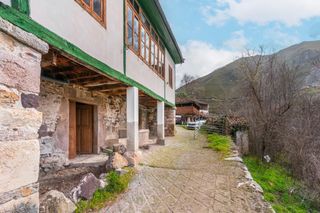 Haus in Somiedo. Casa con terreno en venta en clavillas somiedo