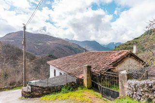 House in Somiedo. Casa con terreno en venta en clavillas somiedo