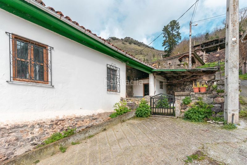 Foto b9fa2a87-fc3c-4b50-98dc-e0539bd8e1f0. Casa amb calefacció a Somiedo