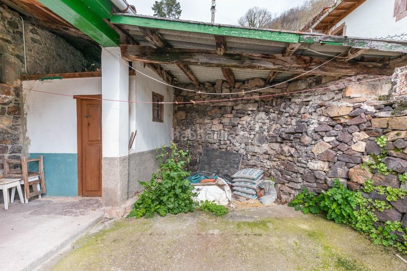 Foto f4921879-8cd7-4bb3-8b90-dcd01a6769f6. Casa amb calefacció a Somiedo