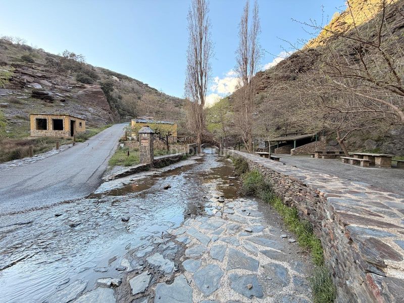 Foto 5056de78-234a-42f7-9c75-d60436a8f9de. Pis a calle alpujarra s/n a Ohanes