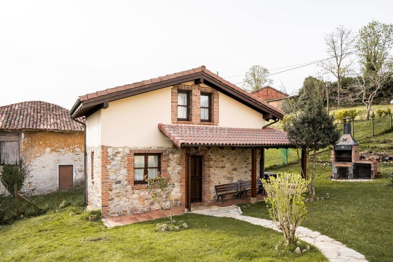 Foto d2467143-fd69-4f7d-a5bf-a3fcd5a2b735. Edificio en lugar Parres 80a chalet apartamentosturísticos en Parres