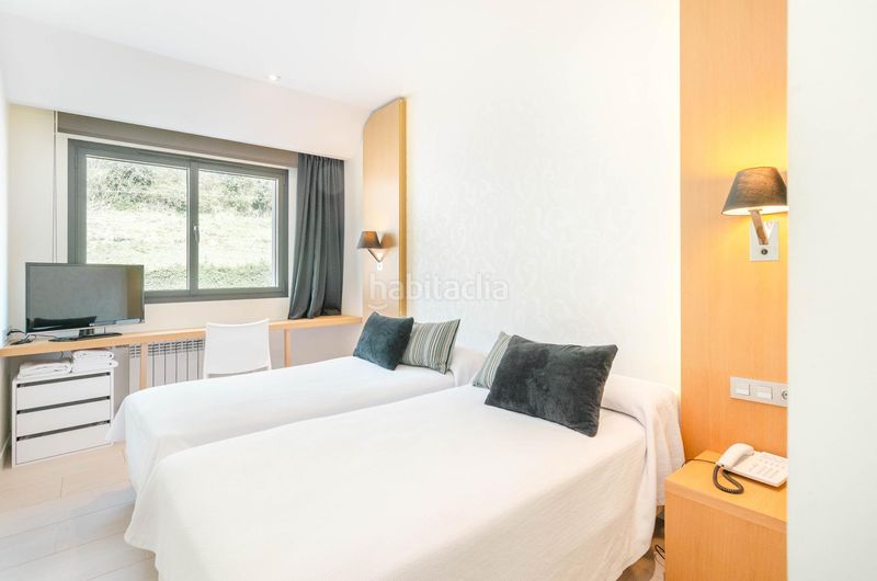 Foto 1d8f79fb-3721-45b2-9390-318322af78b9. Chalet complejo rural en venta en Morcín