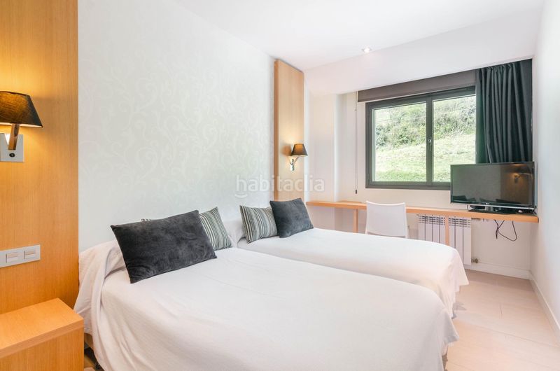 Foto 7ec97a03-62c3-442c-b66f-a845cf89dbea. Chalet complejo rural en venta en Morcín