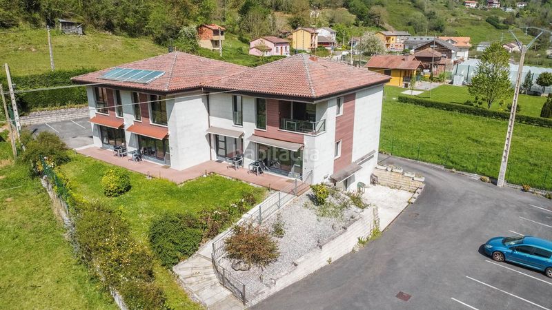 Foto 9c8fc659-cc89-44d2-bb5c-c0af4f15398e. Chalet complejo rural en venta en Morcín